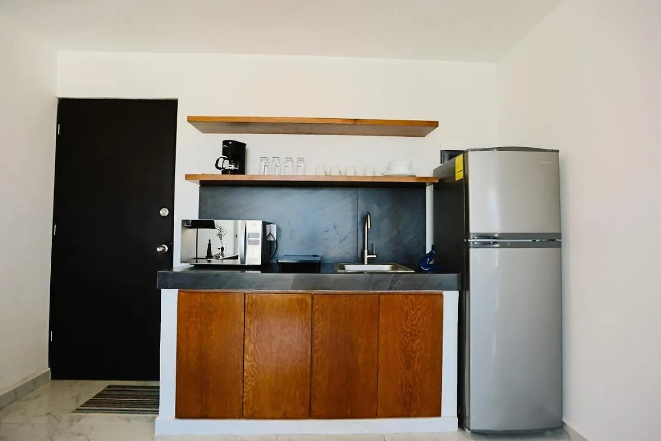 Large One-Bedroom Apt Near Isla Mujeres Ferry Cancun 0*,
