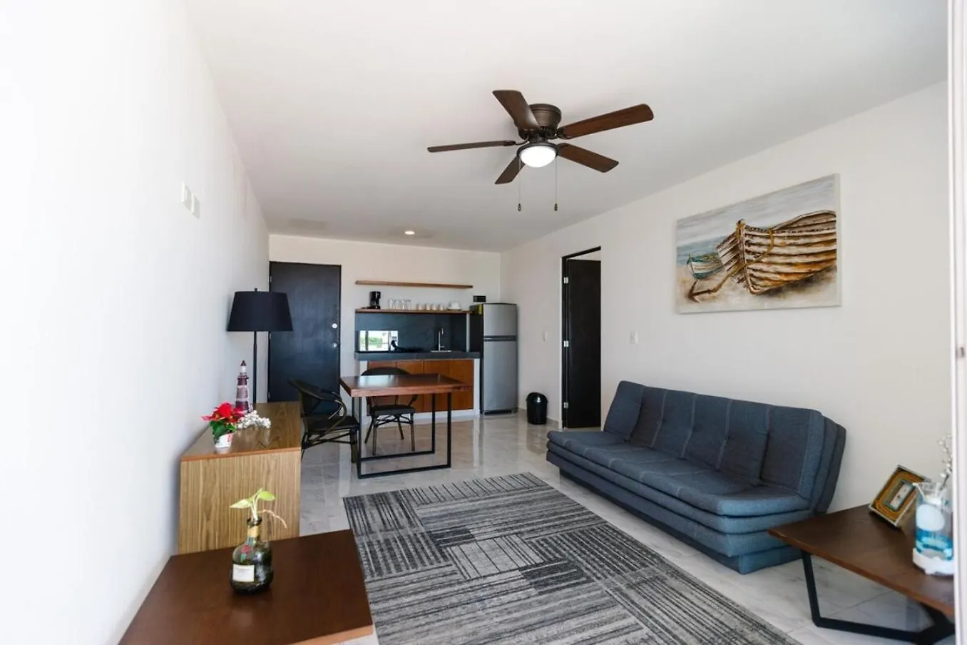 Large One-Bedroom Apt Near Isla Mujeres Ferry Cancun Mexico